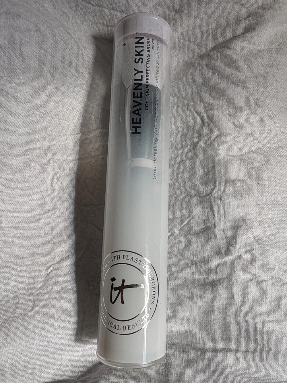 It Cosmetics Heavenly Skin Brush #702 Cc skin perfecting brush